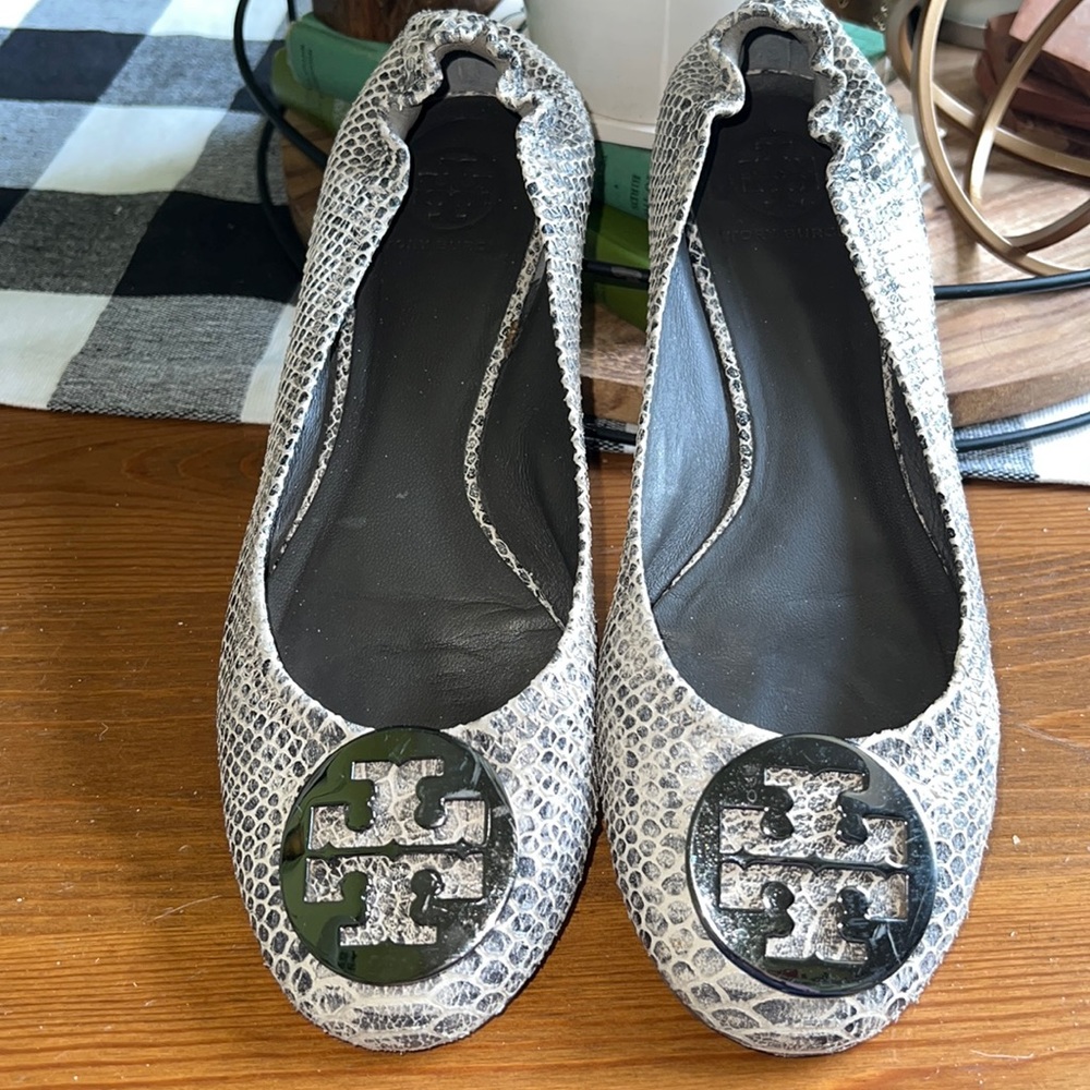 TORY BURCH Gray flats